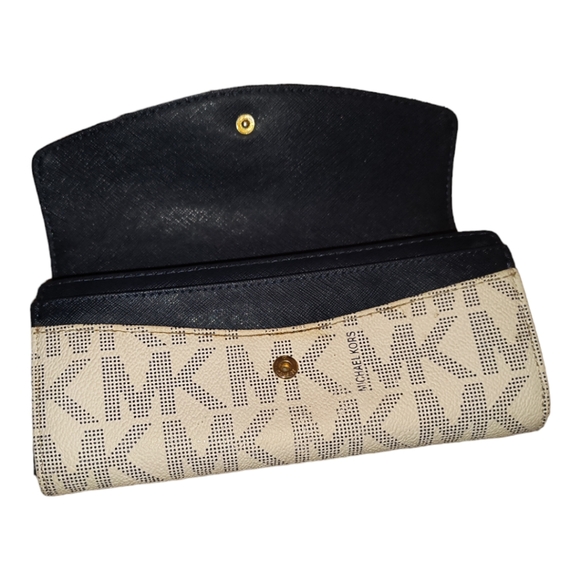 Michael Kors Signature Matching Set Fulton Chain Tote, Wallet and Coin Purse - Picture 17 of 17